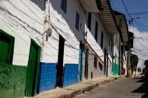 mooi straat van de erfgoed stad- van salamina gelegen Bij de calda's afdeling in Colombia. foto