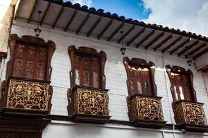 mooi facade van de huizen Bij de historisch downtown van de erfgoed stad- van salamina gelegen Bij de calda's afdeling in Colombia. foto