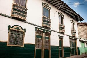 mooi straten Bij de historisch downtown van de erfgoed stad- van salamina gelegen Bij de calda's afdeling in Colombia. foto