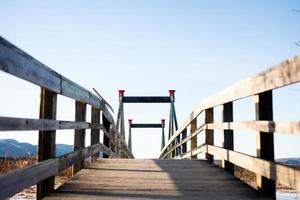 de brug in het veld foto