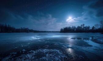 een bevroren meer badend in de zacht gloed van de maanlicht foto