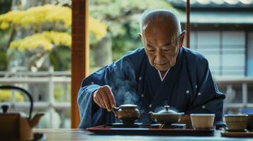 ai gegenereerd een ouderen Mens van oosten- Azië, met een sereen uitdrukking en een thee set, is voorbereidingen treffen thee in een traditioneel ceremonie in kyoto, Japan foto