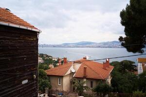 visie van Istanbul en de baai van prins eiland foto
