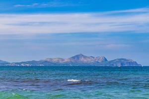 prachtige kust en strand landschap panorama kan picafort mallorca spanje.