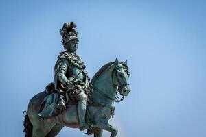 standbeeld van koning Jose Aan de handel plein praktisch Doen comercio in Lissabon, Portugal foto