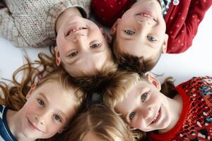 ai gegenereerd groep van verschillend gelukkig kinderen Aan wit achtergrond foto