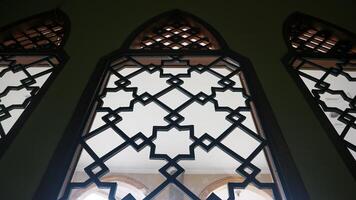Arabisch moskee venster interieur met silhouet foto