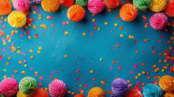 kleurrijk papier ballen en confetti Aan blauw achtergrond foto