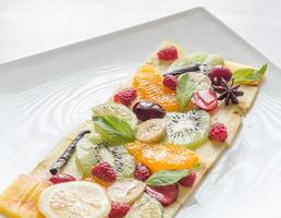 carpaccio van fruit en bessen foto