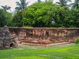 landschap historisch park. de oude tempel dat presenteert mensen is gelegen in thailand historisch stad. wereld erfenis. foto