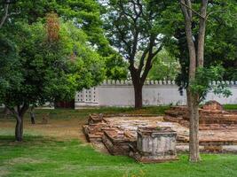 landschap historisch park. de oude tempel dat presenteert mensen is gelegen in thailand historisch stad. wereld erfenis. foto