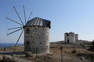 oud windmolen Aan de heuvels van bodrum, kalkoen foto