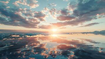 bewolkt lucht reflectie Aan de zee Bij zonsondergang foto