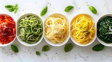 levendig spaghetti variëteiten met sauzen foto