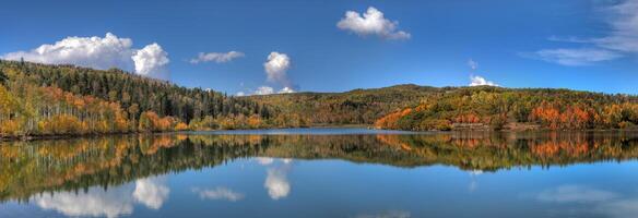 kolob reservoir reflectie foto