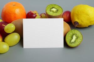 kaart en wit papier mockup geharmoniseerd met vers fruit, bouwen een zichtbaar symfonie van listig ontwerp en culinaire vreugde, waar gezond ingrediënten samenvoegen in een feest van levendig beelden foto