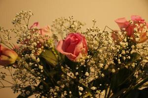 boeket met roze en wit bloemen foto