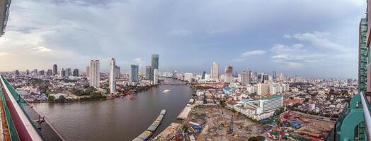 visie over- Bangkok met de chao phraya rivier- foto