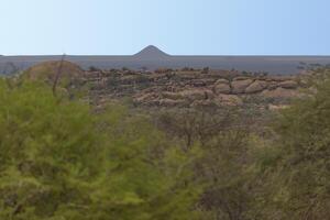 panoramisch afbeelding van damaraland in Namibië met vulkaan berg foto