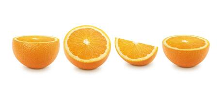 stuk sinaasappel op witte achtergrond foto
