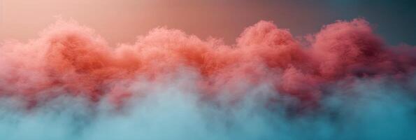 roze en blauw wolken vervagen samen in de lucht foto