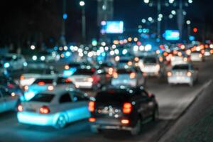 wazig auto verkeer licht Bij nacht stad. verkeer jam in avond stormloop uur. foto