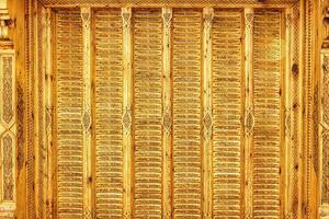 fragment van een oude gesneden houten patroon. overladen. abstract achtergrond. foto