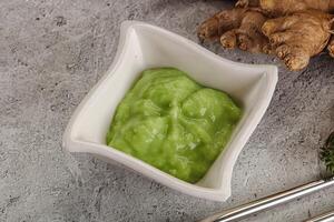 groen biologisch Aziatisch wasabi kruiderij foto