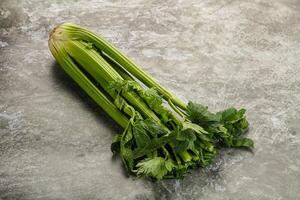 veganistisch keuken - selderij stengels met blad foto