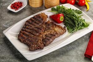 gegrild Chuck rollen steak met rucola foto