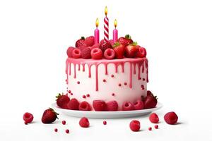viering verjaardag taart versierd met bessen geïsoleerd Aan wit achtergrond. gelukkig verjaardag concept. foto