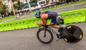 Rio de janeiro, Brazilië, oktober 5, 2016 paralympisch fietsers deelnemen in de 2016 paralympisch fiets ras in Rio de Janeiro foto