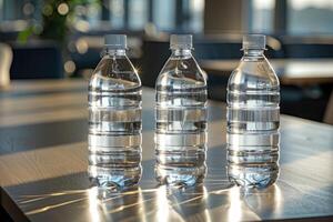 mineraal water flessen Aan de tafel professioneel reclame voedsel fotografie foto