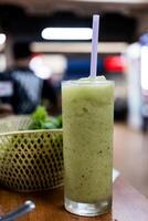 heerlijk en voedzaam kiwi smoothie drinken foto