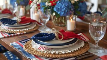 onafhankelijkheid dag, de vierde van juli patriottisch tafel instelling met Amerikaans vlag kleuren. mooi hortensia boeket in rood blauw wit foto