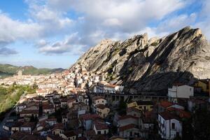 visie van pietrapertosa, basiliek, Italië foto