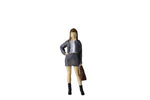 miniatuur bedrijf vrouw Holding koffer staand geïsoleerd Aan wit achtergrond met knipsel pad foto