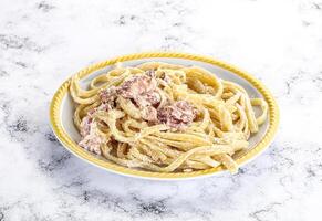 klassiek pasta Carbonara met spek foto