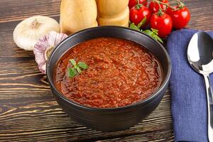 Spaans traditioneel gazpacho tomaat soep foto