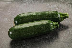 rauw groen rijp courgette groente foto