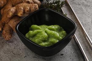 groen biologisch Aziatisch wasabi kruiderij foto