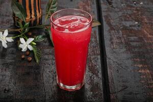cocktail met zoet watermeloen sap foto