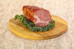 heerlijk varkensvlees gezouten vlees geïsoleerd foto