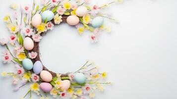 Pasen eieren en bloemen Aan een wit achtergrond foto