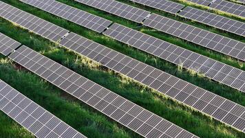 zonne- energie fabriek in landelijk Oppervlakte foto