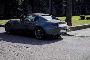 Minsk, Wit-Rusland, april 17, 2024 - luxe mazda MX-5 foto