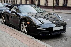 Minsk, Wit-Rusland, april 24, 2024 - luxe roadster porsche boxster foto