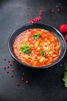 minestrone rode tomatensoep eerste gerecht foto