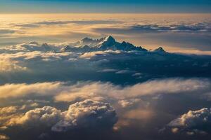 de zon is instelling over- de wolken net zo gezien van een vliegtuig foto