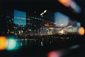 een wazig foto van een stad Bij nacht